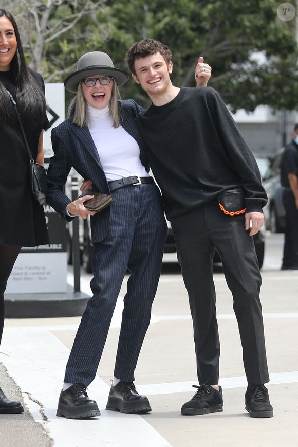 Exclusif - Diane Keaton avec son fils Duke sur Rodeo Drive à Los Angeles, le 28 juillet 2022. Backgrid USA / Bestimage