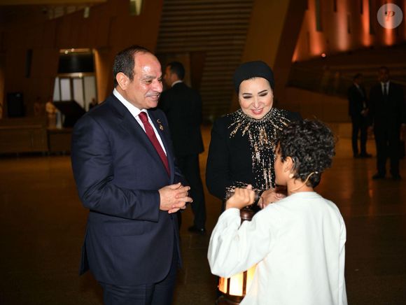Le président égyptien Abdel Fattah Al-Sisi et la Première dame Entissar Al-Sisi assistent à la cérémonie d'inauguration du Grand Musée égyptien au Caire, en présence de délégations d'environ 80 pays, de représentants d'organisations internationales et régionales et de grandes entreprises mondiales. © Zuma Press/PsnewZ/Bestimage