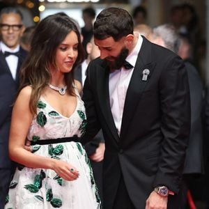 Karim Benzema et sa compagne Lyna Khoudri à la descente des marches du film « 13 jours 13 nuits » lors du 78e Festival International du Film de Cannes le 23 mai 2025
© Jacovides-Moreau / Bestimage