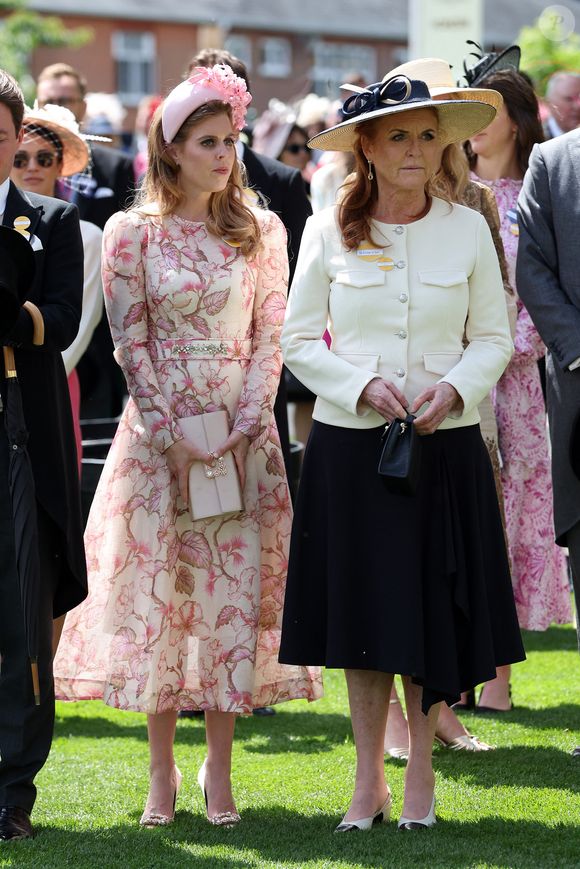 La princesse Beatrice d'York, Sarah Ferguson, duchesse d'York - La famille royale d'Angleterre aux courses hippiques "Royal Ascot 2024" à Ascot. Le 19 juin 2024
© Cover Images / Zuma Press / Bestimage