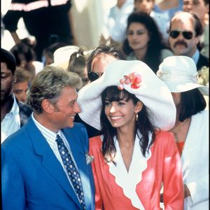 Si Adeline a d'abord été connue pour son mariage avec Johnny Hallyday, elle est loin de se résumer à cette ancienne histoire confie Aïtor dans une longue interview qu'il vient d'accorder à "Purepeople".

Mariage Johnny et Adeline Blondieau, juilley 1990 Daniel Angeli, Bestimage