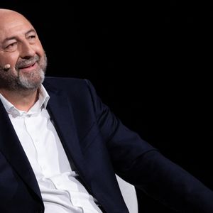 Dans la suite de son discours, il a tenu à souligner un fait important : "C’est une vie passionnante mais très difficile."

Exclusif - Kad Merad lors de l'enregistrement de l'émission "La chanson secrète N°14", présentée par Nikos Aliagas et diffusée le 26 décembre sur TF1, à Paris le 9 décembre 2025. © Jacovides-Moreau/Bestimage