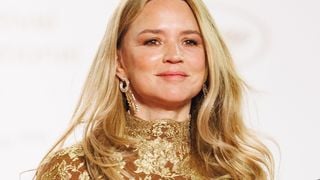 Virginie Efira ose le court et contourne le règlement du Festival de Cannes, l'actrice sublime en Saint Laurent