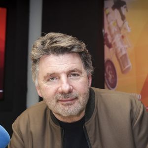 Selon "Voici", Philippe Lellouche prendra les commandes de "Le Meilleur des réveils", la matinale diffusée entre 7h et 10h, succédant à Caroline Ithurbide et Albert Spano...

Exclusif - Philippe Lellouche lors de l'enregistrement de l'émission de radio "CS Cohen" sur Radio J à Paris. Le 18 décembre 2023
© Jack Tribeca / Bestimage