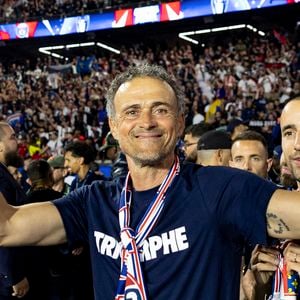 Luis Enrique - Les joueurs du PSG célèbrent leur titre de Champion d'Europe au Parc Des Princes à Paris, le 1er juin 2025.
© Cyril Moreau/Bestimage