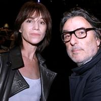 Charlotte Gainsbourg : Avec Yvan Attal, elle a acheté une maison dans un village pittoresque loin de Paris et prisé par de nombreuses stars