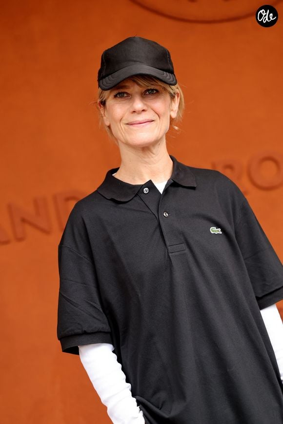 Marina Fois au photocall du village lors des Internationaux de France de Tennis de Roland Garros 2026, à Paris, France, le 6 juin 2026. © Jacovides-Moreau/Bestimage
