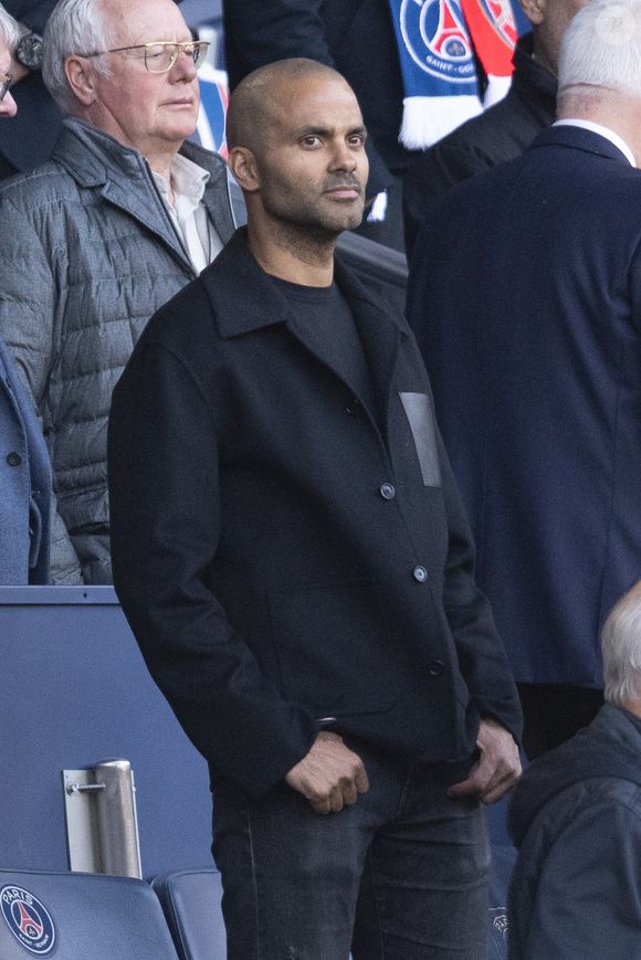 Tony Parker - Célébrités dans les tribunes lors du match retour de la Ligue Des Champions 2024-2025 (LDC) "PSG - Arsenal" (2-1) au Parc des Princes à Paris le 7 mai 2025. © Cyril Moreau/Bestimage