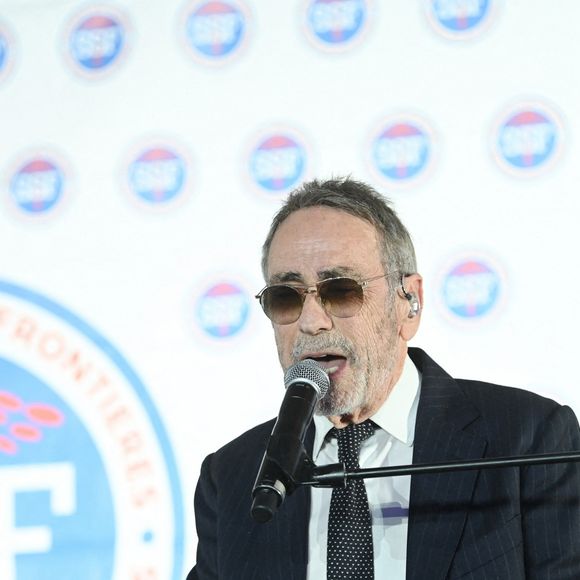 Exclusif - Alain Chamfort - Soirée de gala de l'Opération "Tous Sauveteurs" à l'occasion du 23ème anniversaire de l'association "Sauveteurs Sans Frontières" (SSF) à l'hôtel du Collectionneur Paris le 20 mars 2023. © Rachid Bellak/Bestimage