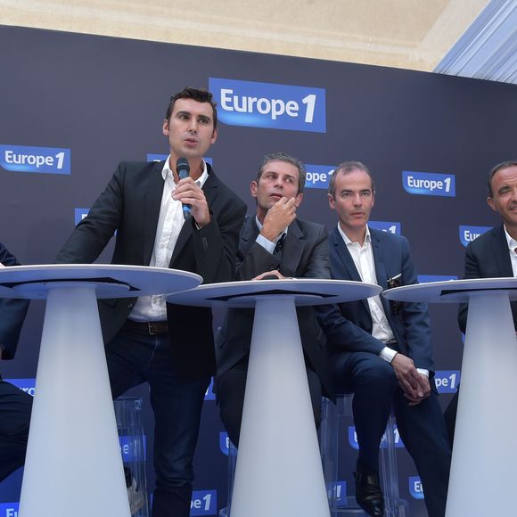 Après avoir été à l’antenne d’Europe 1 pendant neuf ans, cette émission culte prend fin. 

Exclusif  - Christophe Hondelatte, Thomas Joubert, Frédéric Taddeï, Franck Ferrand, Nikos Aliagas et Sonia Mabrouk à la conférence de rentrée de la radio Europe 1 au Musée Maillol à Paris © Giancarlo Gorassini / Bestimage