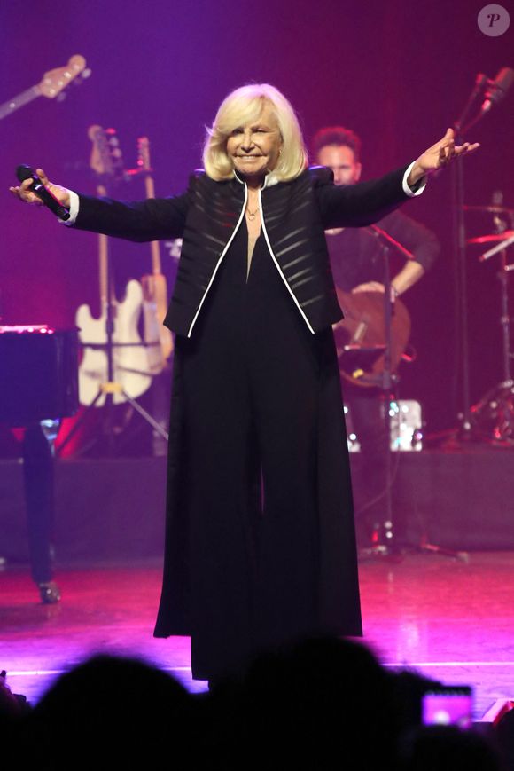 "Je sais qu'un jour Stéphane va rencontrer quelqu'un de son âge, qu'il aura envie d'avoir des enfants et je serai heureuse pour lui."
Concert de Michèle Torr, "60 ans de chanson", au Théâtre des Folies Bergère à Paris, France, le 29 Octobre 2023. © Bertrand Rindoff / Bestimage
