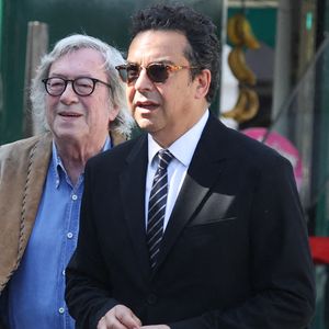 Jean-Jacques Peroni, Patrick Cohen - Arrivées aux obsèques de Philippe Labro en l'église de Saint-Germain-des-Prés à Paris le 13 juin 2025. © Dominique Jacovides - Christophe Clovis / Bestimage