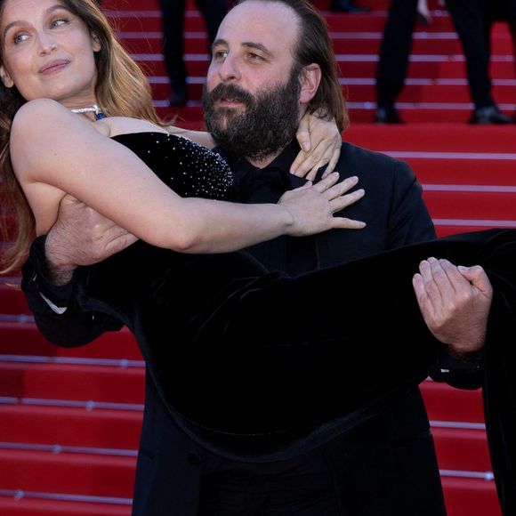 L’équipe du film "Dix pour cent" a illuminé le tapis rouge du 79ᵉ Festival de Cannes lors d’une montée des marches particulièrement remarquée.

Vincent Macaigne et Laetitia Casta - Montée des marches du film « Karma » lors du 79ème Festival International du Film de Cannes © Olivier Borde / Bestimage