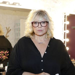 Une expérience qui lui sert à éduquer sa fille aujourd'hui. "Je veux qu’elle sache que tout est possible, qu’elle n’est pas obligée de trouver un partenaire ou d’avoir des enfants. Je vais lui apprendre à repérer les bonnes personnes des mauvaises, et tout ira bien".

Exclusif - Portrait de Laurence Boccolini à Paris, le 14 juin 2023.
© Cédric Perrin/Bestimage