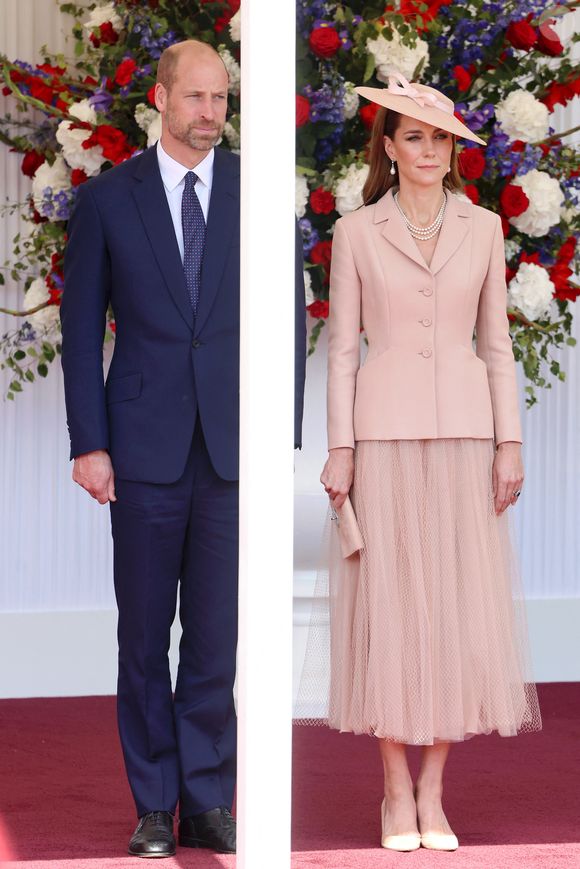Le roi Charles III d'Angleterre et la reine consort Camilla accueillent le président Emmanuel Macron et sa femme Brigitte Macron à  Datchet Road le 8 juillet 2025.

© Chris Jackson / Pool / Julien Burton via Bestimage