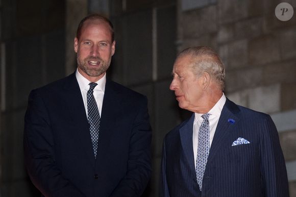 Le prince de Galles et le roi Charles III arrivent à l'événement « Compte à rebours de la Cop30 », organisé conjointement par le Musée d'histoire naturelle et le gouvernement britannique au London Museum. © PA Photo/ Bestimage