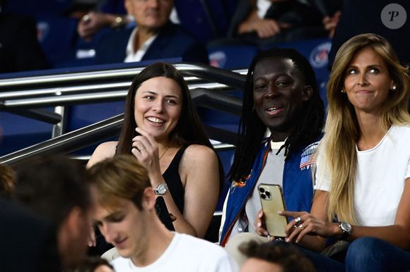Émilie Rouquette, Mory Sacko et Ophélie Meunier - Célébrités dans les tribunes lors du match de football du PSG face à Lens au Parc des Princes à Paris le 26 Août 2023. © Federic Pestellini / Panoramic /Bestimage