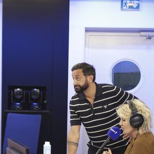 Pascal Praud, Cyril Hanouna et Sophie Davant - C.Hanouna avec ses chroniqueurs G.Maillet, E.Naulleau, G.Le Bret, V.Benaim, R.Aabou, et les invités du jour, P.Praud, M.Vallet, E.Zemmour et M.Valls, aux commandes de l’émission "On Marche Sur La Tête"  diffusée en direct sur les ondes de radio Europe 1, à Paris, France, le 17 juin 2024. © Jack Tribeca/Bestimage