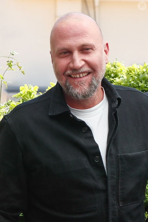 Exclusif - François Damiens - Rendez-vous avec l'équipe du film "Le procès du chien" sur la terrasse Unifrance lors du 77ème Festival International du Film de Cannes le 18 mai 2024.  © Christophe Clovis / Bestimage