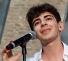 Ces dernières semaines, Leon Hesby a notamment assuré la première partie de Marine aux Sables-d’Olonne et s'est produit à Los Angeles.

Léon Hesby, le fils de P.Bruel, se produit pour la première fois sur scène en France, au festival des Sables-d'Olonne.
Noël Carrier / Bestimage