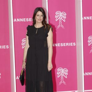 Anne Décis de "Plus Belle la Vie" au photocall lors de la 5ème saison du festival International des Séries "Canneseries" à Cannes, France, le 2 avril 2022. © Denis Guignebourg/Bestimage
