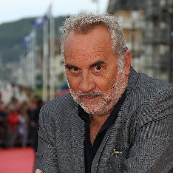 C'est ce qu'il confiait à "Ouest-France" en 2015.

Antoine Duléry sur le tapis rouge de la cérémonie de clôture du 38ème festival du film de Cabourg, France, le 15 juin 2024. Les Journées romantiques du 38ème Festival du film de Cabourg (Calvados) auront lieu du 12 au 16 juin. © Coadic Guirec/Bestimage