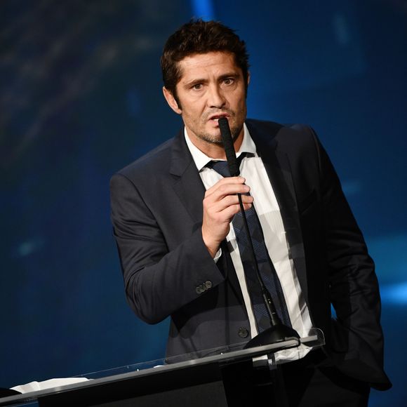 Le programme proposera notamment des images de Ligue 1, dans le cadre d’un accord avec LFP Media, comme l’a indiqué L’Équipe.

Bixente Lizarazu, récompensé par le Prix de l'Autobiographie pour son livre *Mes Prolongations*, lors de la cérémonie des Sportel Awards 2018 au Grimaldi Forum à Monaco, le 23 octobre 2018.  © Bruno Bebert/Bestimage