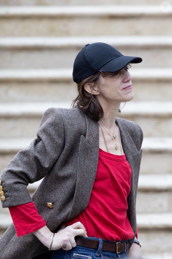 Charlotte Gainsbourg - Inauguration de la passerelle Jane Birkin devant les 41-43 quai de Valmy à Paris le 13 décembre 2025.
© Cyril Moreau / Bestimage