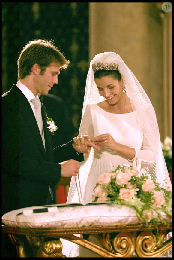 Celui de la grossesse de Clotilde Courau, enceinte de 6 mois de la petite Vittoria 

Mariage du prince Emmanuel-Philibert de Savoie et de Clotilde Courau à la basilique Sainte-Marie-des-Anges à Rome le 25 septembre 2003 © AGENCE / BESTIMAGE