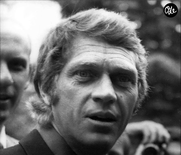 31 octobre 1980 - Steve McQueen quitte une clinique mexicaine.  (Crédit photo : © Keystone Press Agency/ZUMA Press Wire)