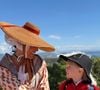 On y découvre sa compagne Déborah et leur fils Léo, 3 ans.
Déborah et Léo. Photo Instagram de @cyrillignac pour la fête des mères, dimanche 31 mai.