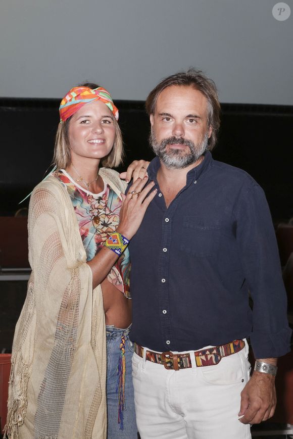 Romain Sardou et sa compagne Kym Thiriot au cinéma en Plein Air à Tahiti Beach, organisé par Jacqueline Franjou avec le soutien des villes de Saint-Tropez et de Ramatuelle. Saint-Tropez, le 15/08/2022. © Jack Tribeca / Bestimage