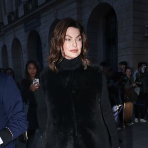 Paris, FRANCE Linda Evangelista turns heads as she steps out in Paris, exuding timeless elegance amid the buzz of Paris Fashion Week. Backgrid USA / Bestimage