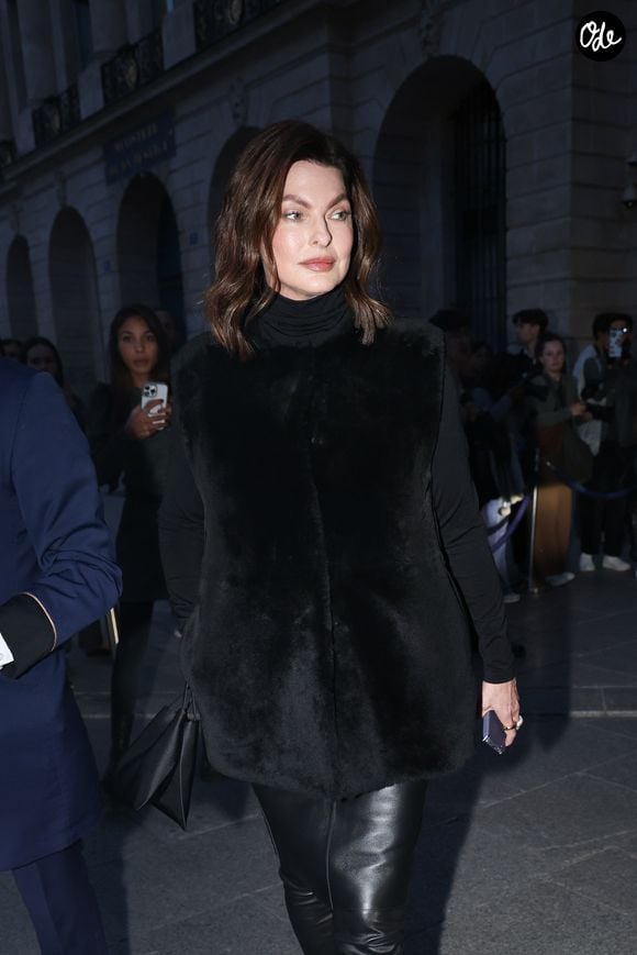 Paris, FRANCE  Linda Evangelista turns heads as she steps out in Paris, exuding timeless elegance amid the buzz of Paris Fashion Week. Backgrid USA / Bestimage