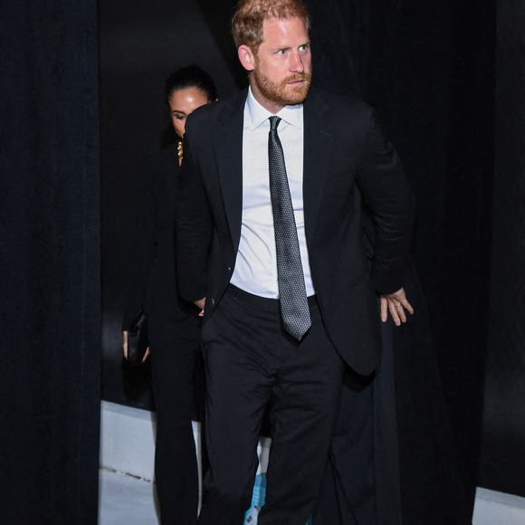 Meghan Markle, duchesse de Sussex, et le prince Harry, duc de Sussex, arrivent sur le tapis rouge du gala de la Journée mondiale de la santé mentale de Project Healthy Minds, qui s'est tenu aux Spring Studios à New York, NY, le 9 octobre 2025. (Photo par Anthony Behar/Sipa USA)