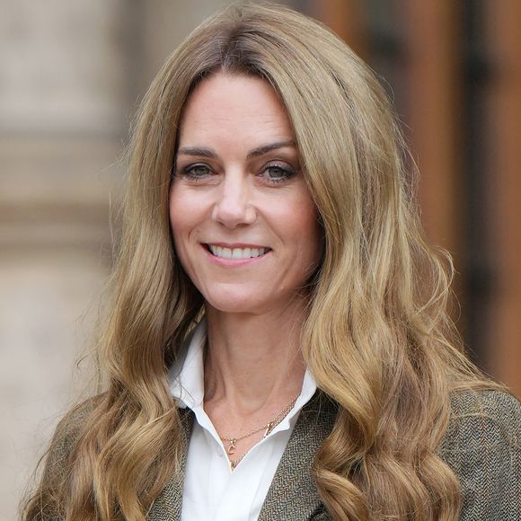 Le prince William, prince de Galles, et Catherine (Kate) Middleton, arborant des cheveux blonds, visitent les jardins, récemment transformés, du musée d'histoire naturelle à Londres, le 4 septembre 2025.  Photo par Julien Burton / Bestimage