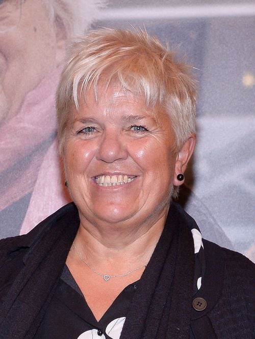 Mimie Mathy en fauteuil roulant : depuis qu’elle ne peut plus marcher, elle a trouvé un “nouvel équilibre de couple” avec son mari Benoist à Vaison-la-Romaine