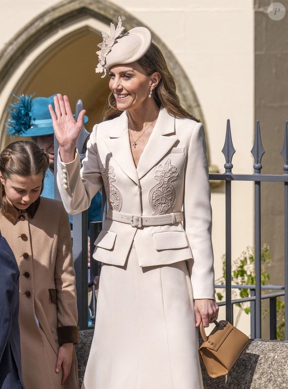 Les membres de la famille royale britannique quittent l'office des matines de Pâques à la chapelle St George, au château de Windsor.
© Backgrid UK/ Bestimage