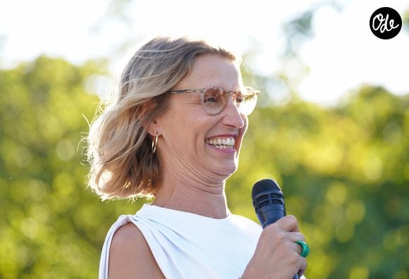 Alexandra Lamy - Les célébrités ont répondu présente à la 'Grande marche citoyenne' contre les violences sexuelles devant ministère français de la Justice, place Vendôme, à Paris, France, le 4 juillet 2026. © Anne-Sophie Guebey/Bestimage
