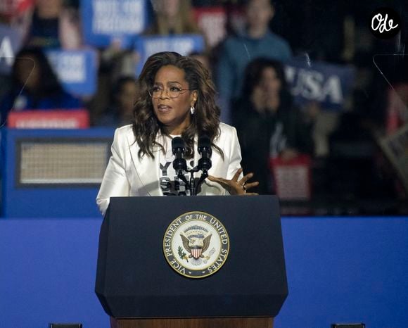 4 novembre 2024, Philadelphie, Pennsylvanie, États-Unis : Oprah Winfrey prend la parole lors du dernier meeting de campagne de la vice-présidente Kamala Harris à Philadelphie, en Pennsylvanie (Crédit image : © Ricky Fitchett/ZUMA Press Wire)