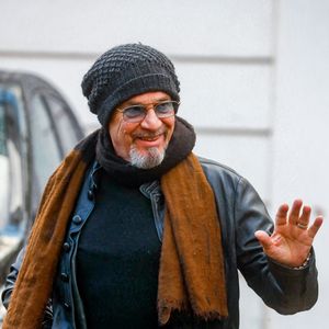 Florent Pagny arrive pour l'enregistrement de l'émission "Vivement Dimanche", présentée par M.Drucker et diffusée sur France 3 le 26 novembre, au Studio Gabriel à Paris, France, le 14 novembre 2023. © Christophe Clovis/Bestimage