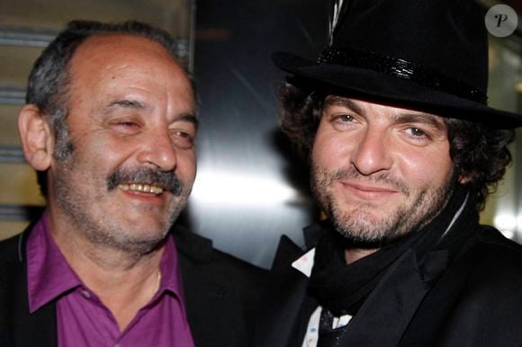 Louis et Matthieu Chedid posant lors d'une séance de portrait à Paris, France, en mai 2010. Photo par VIM/ABACAPRESS.COM