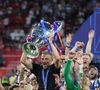 Le PSG vient de remporter sa deuxième Ligue des champions consécutive (back-to-back) en battant Arsenal en finale à Budapest.

Luis Enrique, manager du Paris Saint-Germain, brandit le trophée de la Ligue des champions de l'UEFA après avoir remporté la finale de la Ligue des champions de l'UEFA 2026 lors du match de la finale de la Ligue des champions de l'UEFA 2026 entre le Paris Saint Germain et Arsenal à la Puskas Arena, Budapest, Hongrie, le 30 mai. © SPP / PsnewZ / Bestimage
