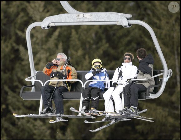 Victoria Beckham accompagné de son fils, débuté ses vacances à Courchevel.

©BestImage