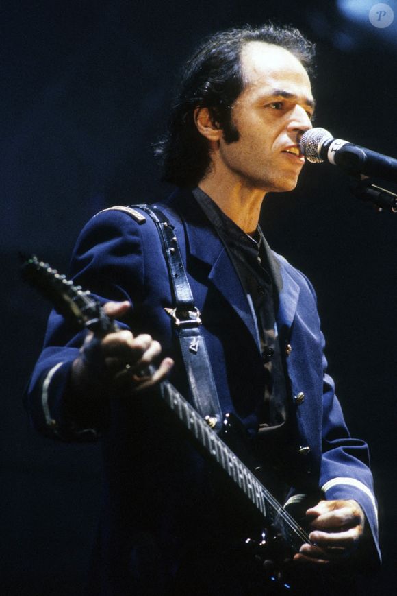 J'aurais adoré partir avec celui qui est mon idole, mais il est sorti de la vie publique. C'est quelque chose que je respecte à 3000%. Vous est-il arrivé d'avoir peur au cours." 

Photo d'archive non datée de Jean-Jacques Goldman. Photo APS-Medias/ABACAPRESS.COM