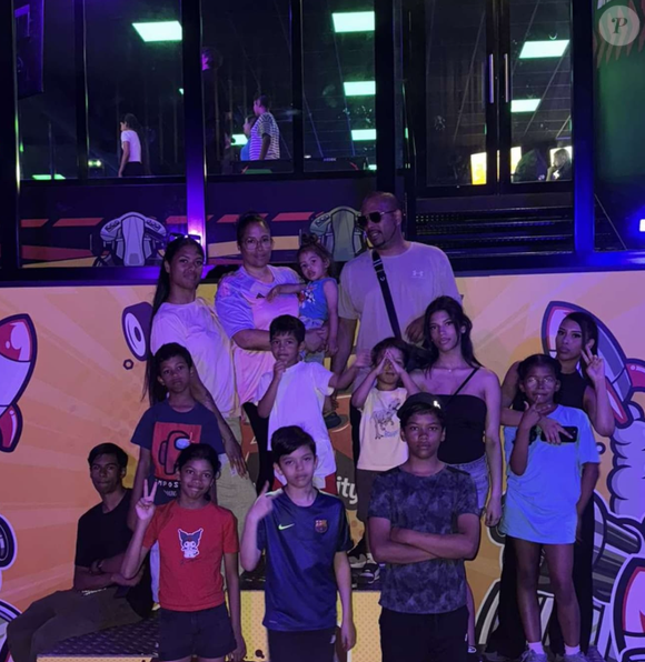 Hélène et Son Nguyen, à la tête d'une fratrie de 12 enfants dans "Familles nombreuses, la vie en XXL".