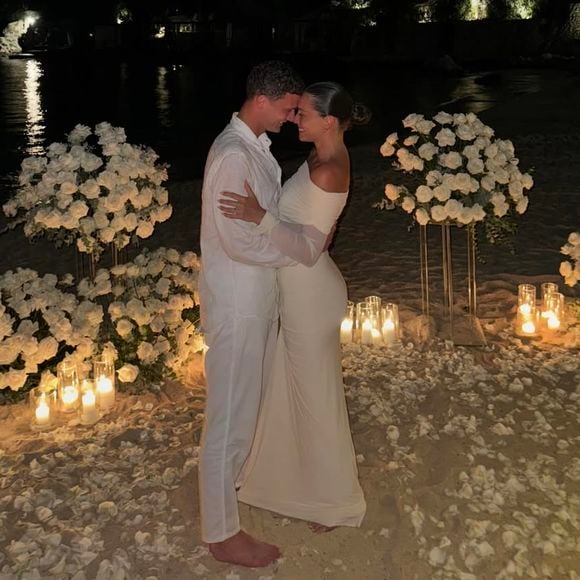 Benjamin Pavard et Kleofina Pnishi se sont mariés en Italie, lors d’un somptueux mariage célébré sur trois jours entre Ravello et la côte amalfitaine.

Publication de Kleofina, la femme de Benjamin Pavard, sur son compte Instagram.
