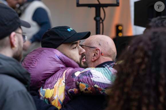 Ils avaient collaboré ensemble et s'étaient liés d'amitié.

Oli à l'hommage au chanteur Naâman, sur la place rebaptisée à son nom à Dieppe, le 23 février 2025.

Photo : Florian Savina / Bestimage