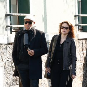 Denis Maréchal et sa compagne Marion - Arrivées aux obsèques de Bruno Salomone en l'église Sainte-Anne de Polangis de Joinville-le-Pont (Val-de-Marne) le 23 mars 2026. © Cyril Moreau - Dominique Jacovides / Bestimage