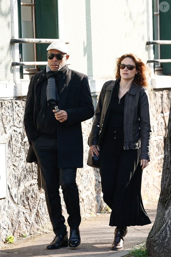Denis Maréchal et sa compagne Marion - Arrivées aux obsèques de Bruno Salomone en l'église Sainte-Anne de Polangis de Joinville-le-Pont (Val-de-Marne) le 23 mars 2026. © Cyril Moreau - Dominique Jacovides / Bestimage